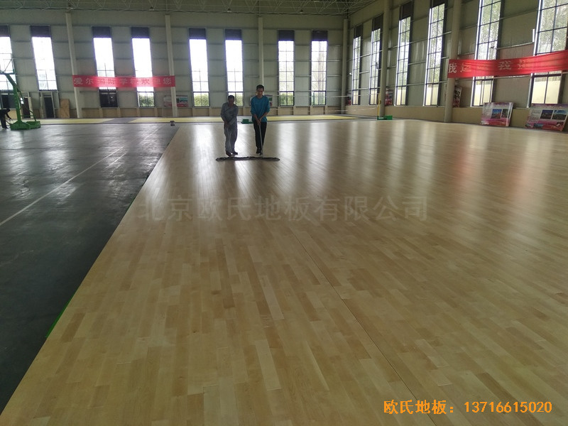 江苏虎腰村爱尔行业学校运动馆体育木地板施工案例5