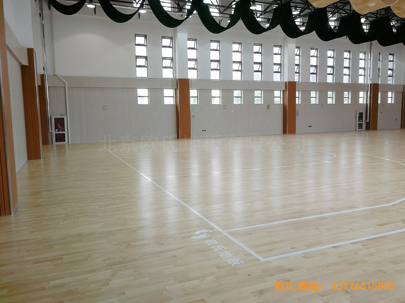 乌鲁木齐达坂城中学篮球馆运动地板安装案例4