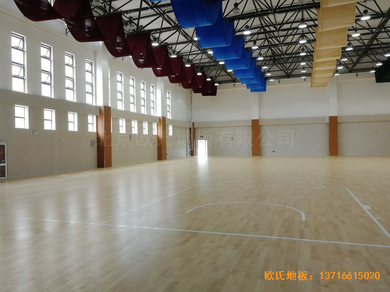 乌鲁木齐达坂城中学篮球馆运动地板安装案例5