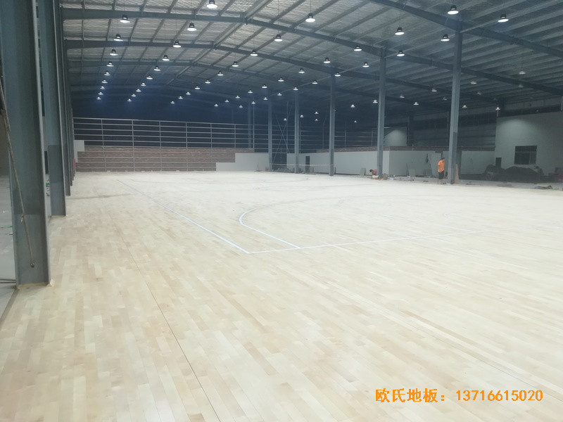 江西宜春袁州区篮球馆体育木地板安装案例5