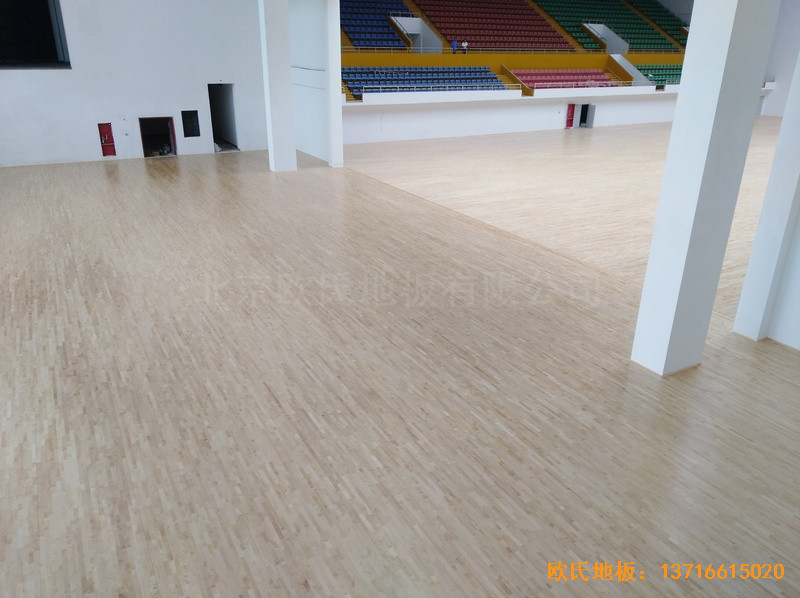 江西鄱阳县鄱阳体育馆体育木地板铺设案例4