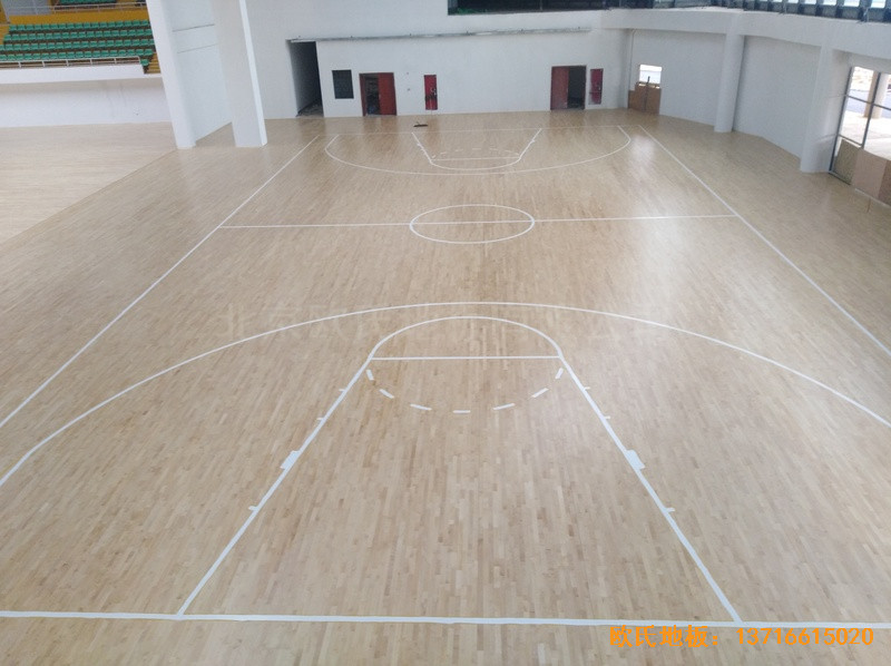 江西鄱阳县鄱阳体育馆体育木地板铺设案例5