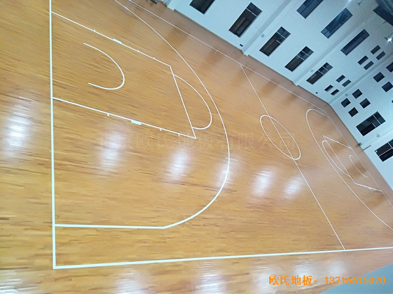 江西鹰潭余江县工业园区篮球馆体育木地板铺设案例3
