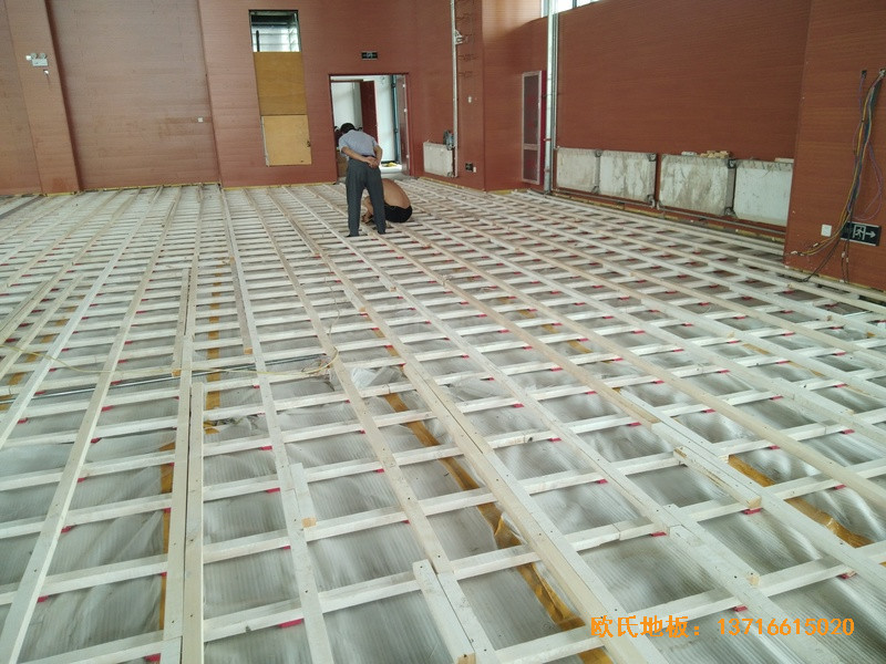 河北工程大学新校区篮球馆体育地板铺装案例1