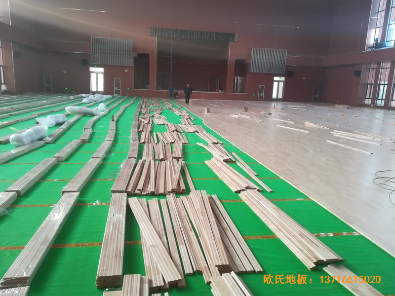 河南较好的中学篮球馆运动地板施工案例3