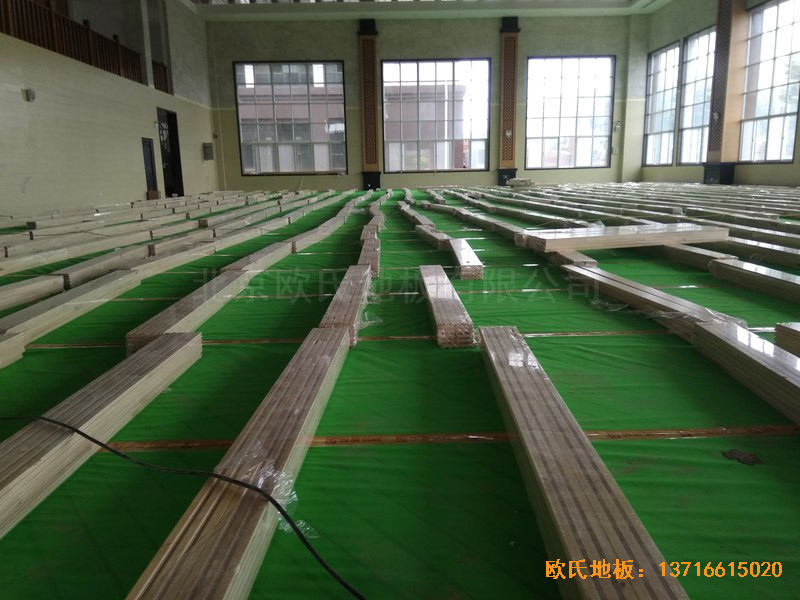 洛阳吉利三中篮球馆体育地板安装案例2