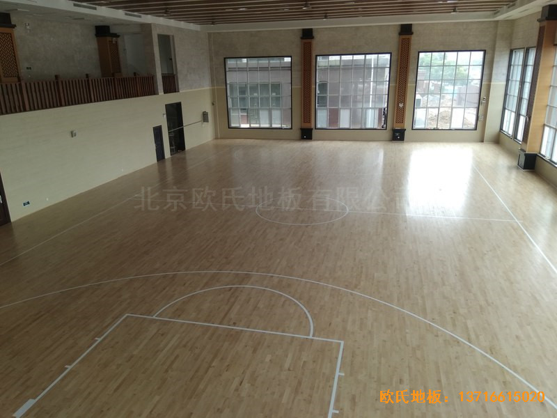洛阳吉利三中篮球馆体育地板安装案例4