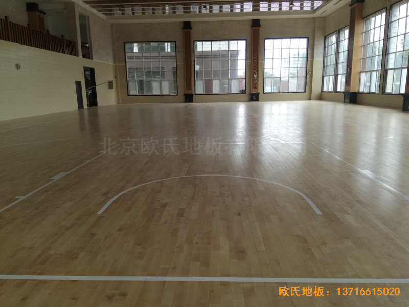 洛阳吉利三中篮球馆体育地板安装案例5