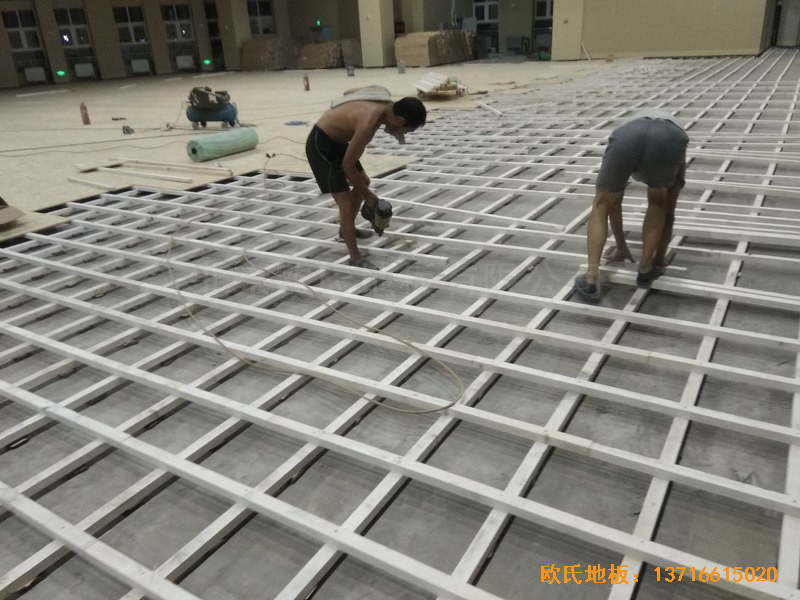 济南历城二中新校区篮球馆体育木地板铺设案例0