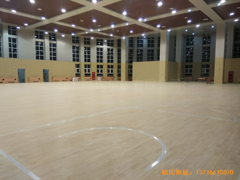 济南历城二中新校区篮球馆体育木地板铺设案例4