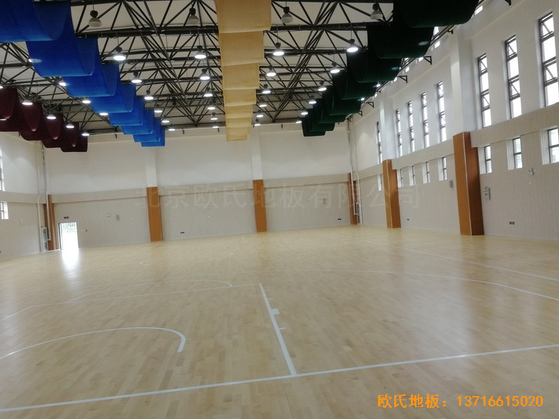 济南锦绣城小学篮球馆运动木地板施工案例1