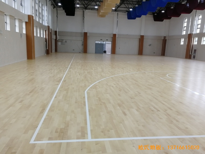 济南锦绣城小学篮球馆运动木地板施工案例3