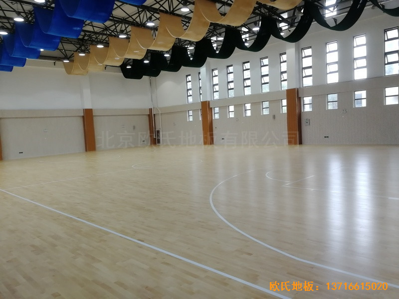 济南锦绣城小学篮球馆运动木地板施工案例4