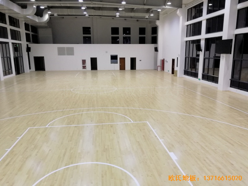 浙江舟山市舟山电厂篮球馆体育木地板施工案例0