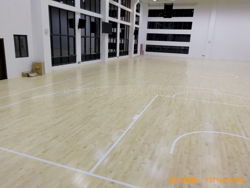 浙江舟山市舟山电厂篮球馆体育木地板施工案例1