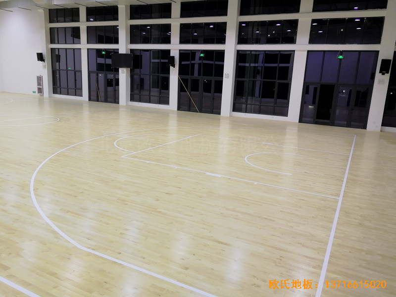 浙江舟山市舟山电厂篮球馆体育木地板施工案例2