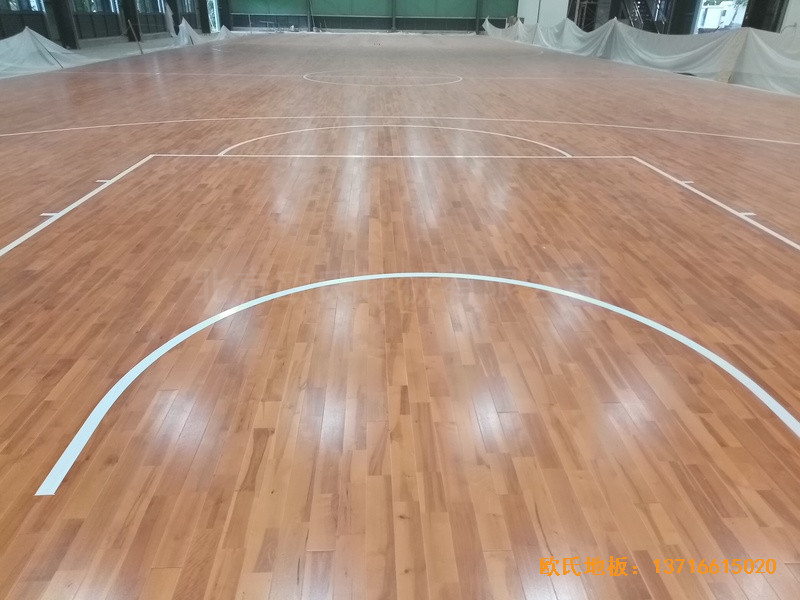 海南三亚619项目训练馆体育木地板铺装案例0