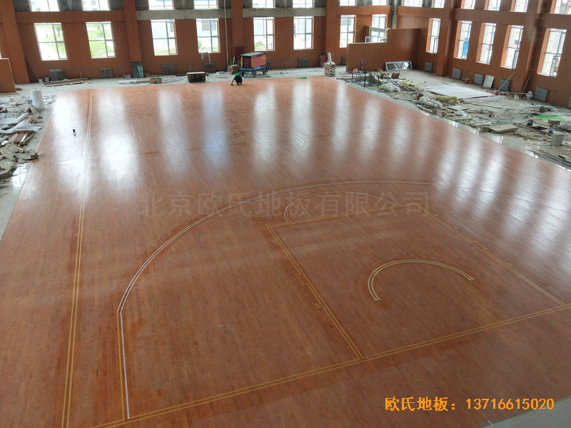 海南民族高中篮球馆运动木地板安装案例4