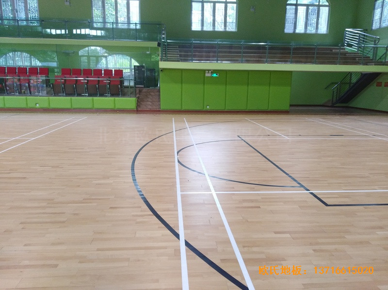 深圳普林斯顿小学篮球馆运动木地板施工案例5