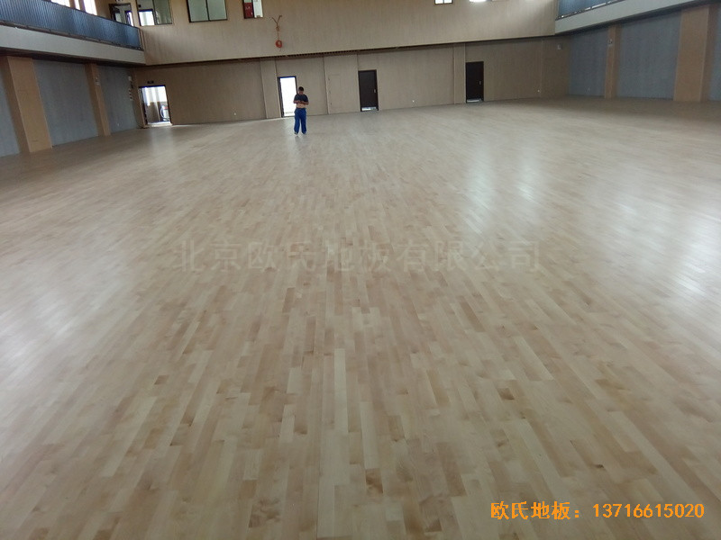 上海宝山区美兰湖中学运动馆体育木地板铺装案例0