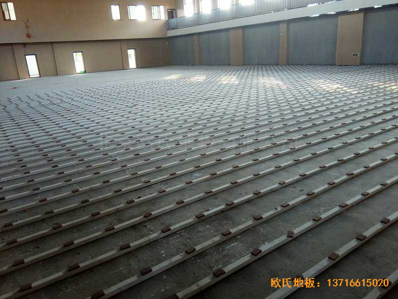 上海宝山区美兰湖中学运动馆体育木地板铺装案例1