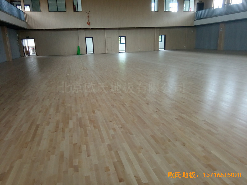 上海宝山区美兰湖中学运动馆体育木地板铺装案例5