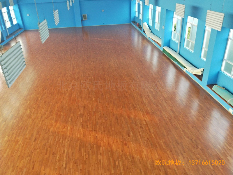 云南公安局小区羽毛球馆体育木地板铺设案例3