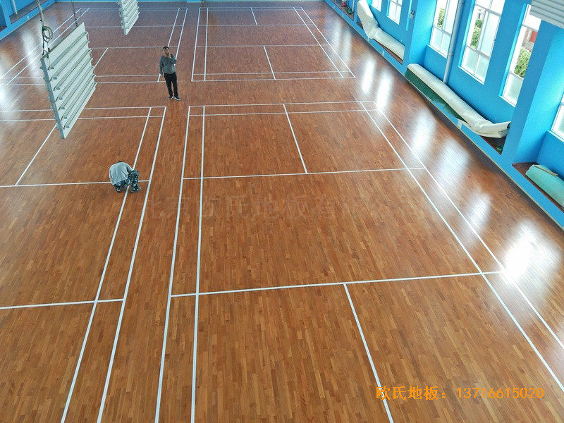 云南公安局小区羽毛球馆体育木地板铺设案例5