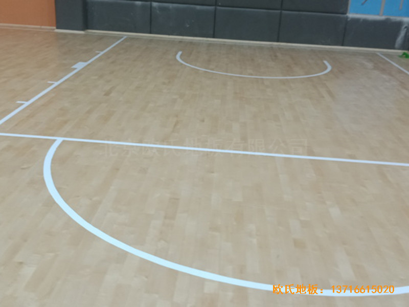 湖北武汉实验外国语学校篮球馆体育地板施工案例5