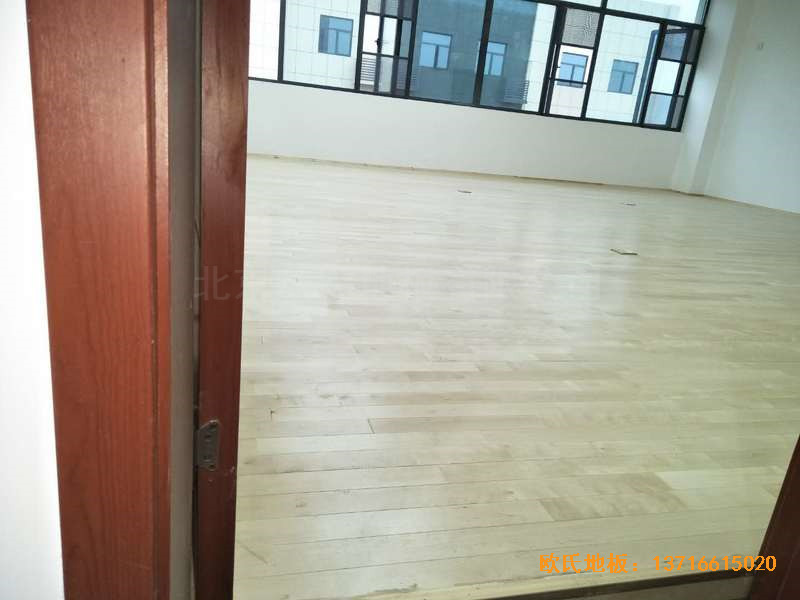 湖北鄢家河三组篮球馆体育木地板铺设案例3