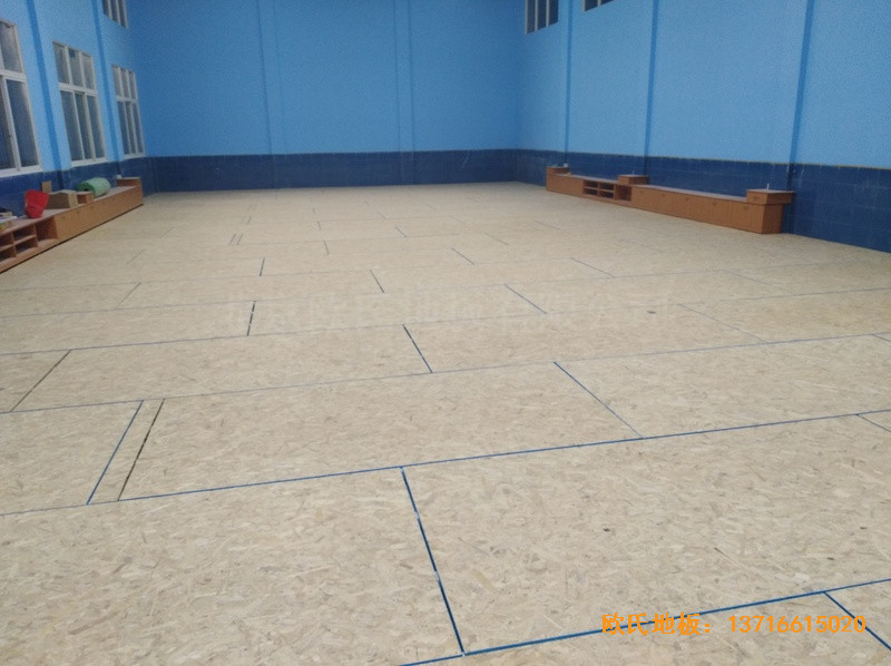 湖南娄底市建设银行羽毛球馆体育木地板安装案例2