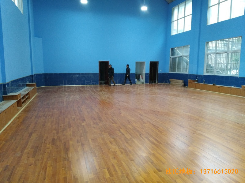 湖南娄底市建设银行羽毛球馆体育木地板安装案例5