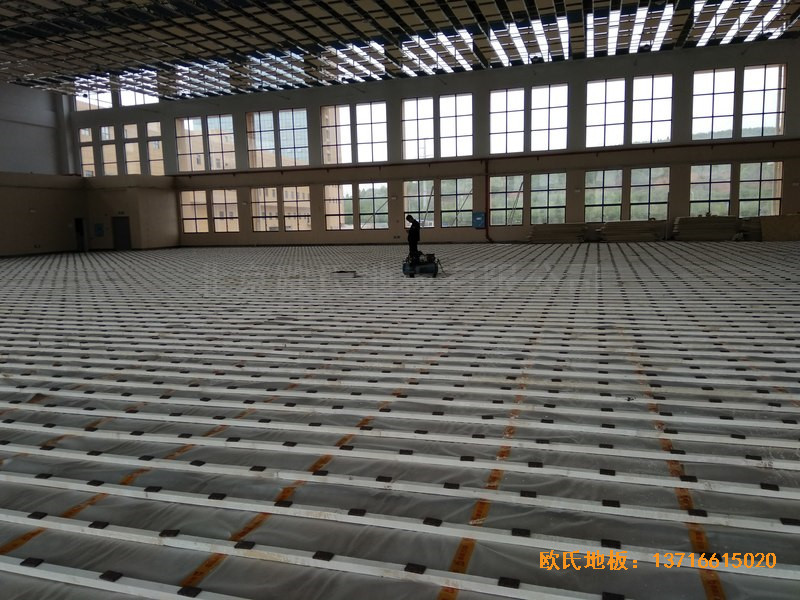 湖南岳麓南雅湘江中学篮球馆体育木地板铺装案例1