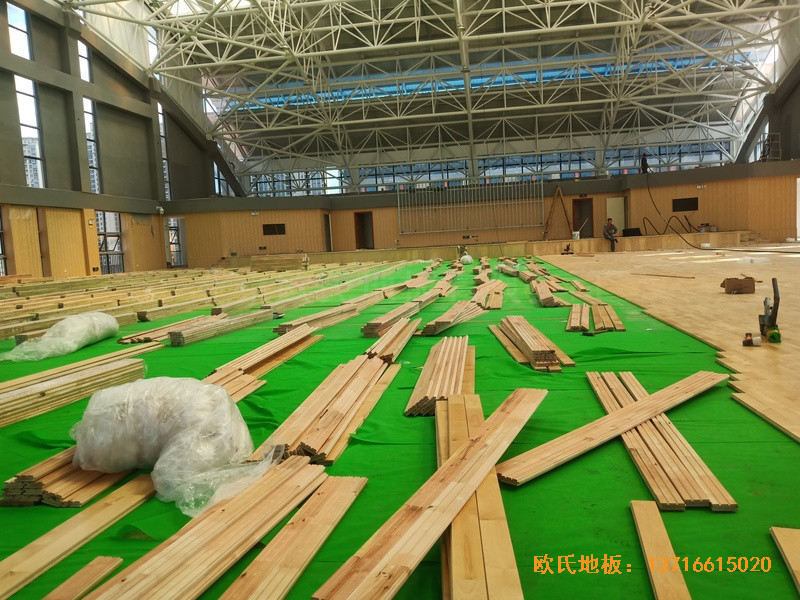 湖南杨山实验中学体育馆运动木地板铺装案例2