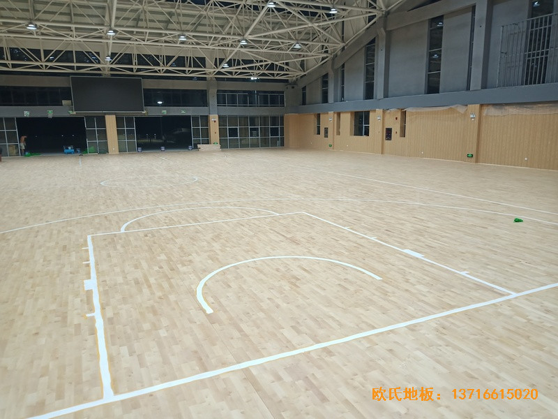 湖南杨山实验中学体育馆运动木地板铺装案例4