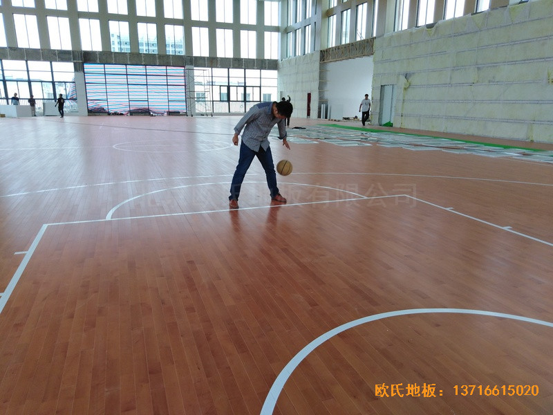 盐城滨海永宁实验小学篮球馆运动木地板铺装案例5