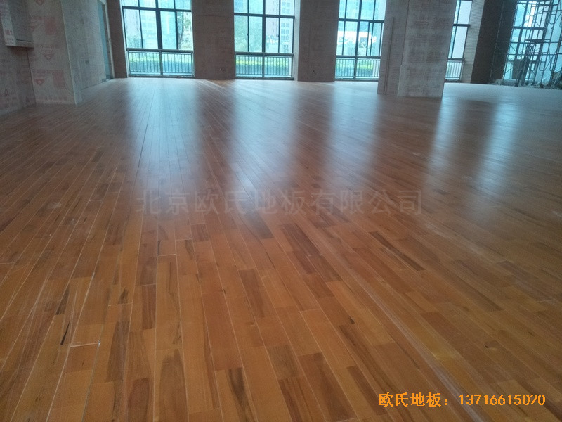 福建泉州海关桥南运动场体育木地板铺设案例0