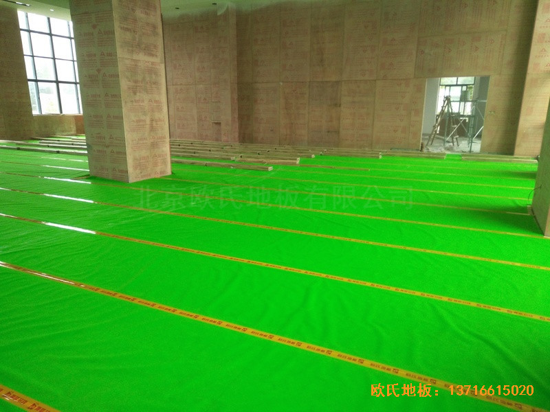 福建泉州海关桥南运动场体育木地板铺设案例3