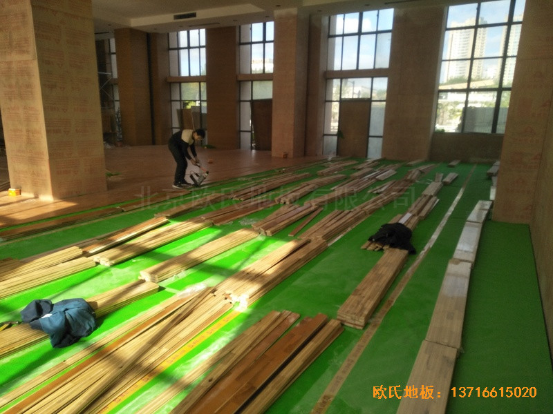 福建泉州海关桥南运动场体育木地板铺设案例4
