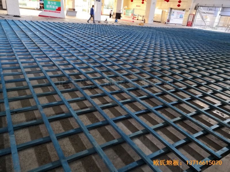 福建龙岩罗龙西路269号篮球馆体育木地板安装案例1