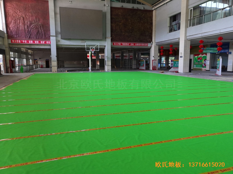 福建龙岩罗龙西路269号篮球馆体育木地板安装案例2