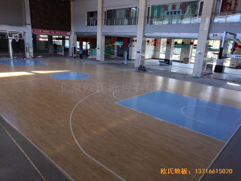 福建龙岩罗龙西路269号篮球馆体育木地板安装案例5