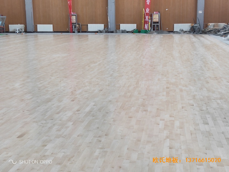 西宁世纪职业技术学校篮球馆体育地板施工案例3