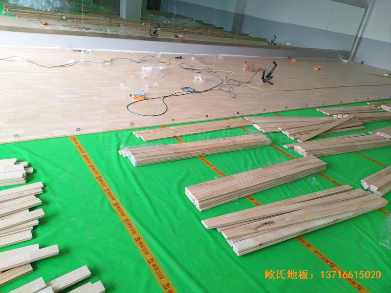 云南怒江职教中心运动馆体育地板铺装案例3