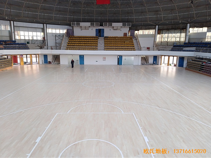 郑州工业应用技术学院体育馆体育地板施工案例0