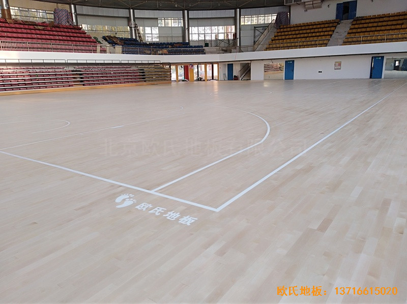 郑州工业应用技术学院体育馆体育地板施工案例3