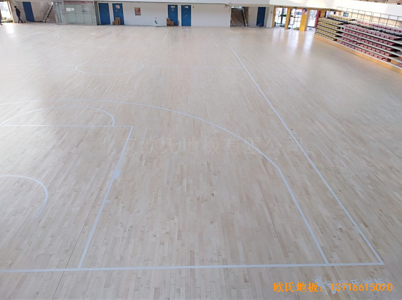 郑州工业应用技术学院体育馆体育地板施工案例4