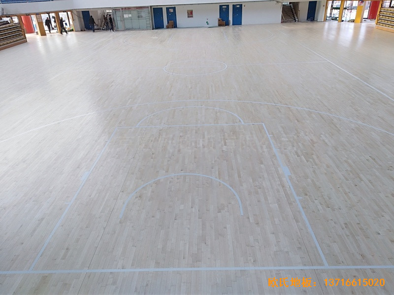 郑州工业应用技术学院体育馆体育地板施工案例5