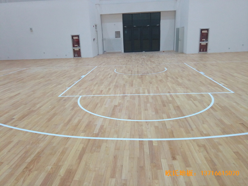 银川北师大银川小学篮球馆运动地板铺设案例0