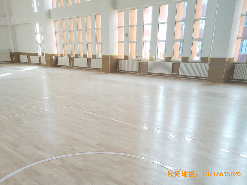 银川第二十九中学篮球馆体育木地板铺设案例4